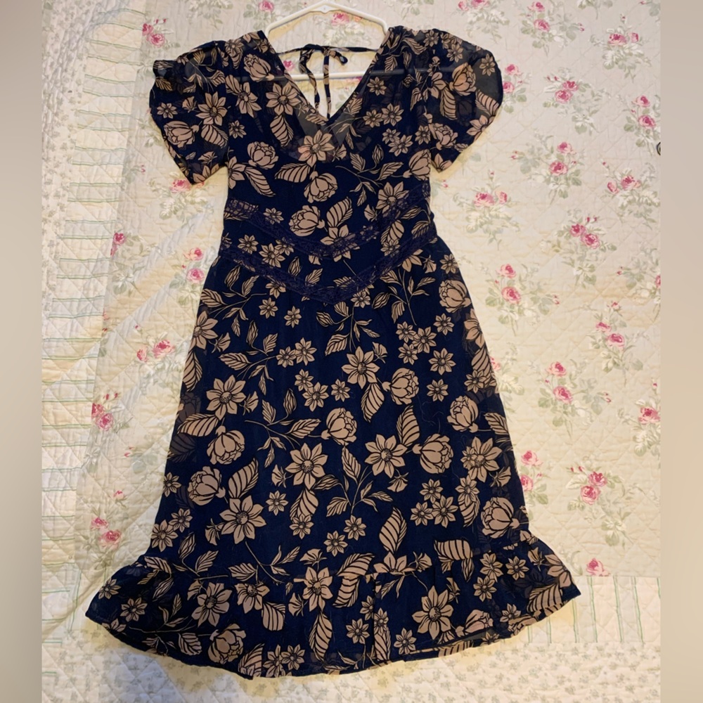 2 piece floral dress with lace and ruffles.